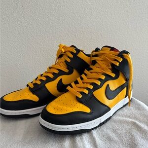 Nike Men’s High-Top Sneakers in Yellow and Black